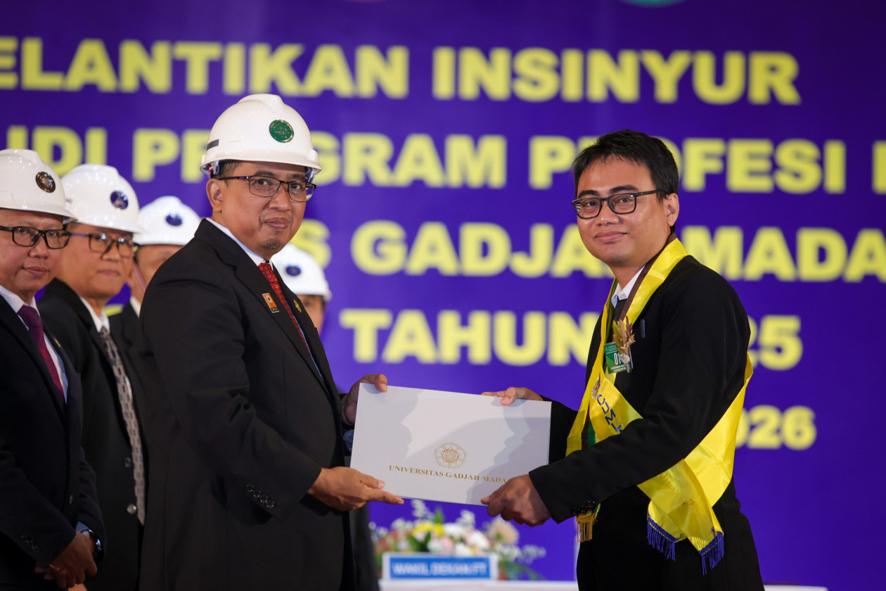 Universitas Gadjah Mada inaugurates 901 new professional engineers, strengthening Indonesia’s human resources in engineering and technology.
