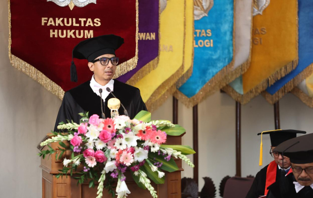 UGM inaugurates Professor Zainal Arifin Mochtar, who warns of rising conservatism and authoritarianism weakening independent state institutions.