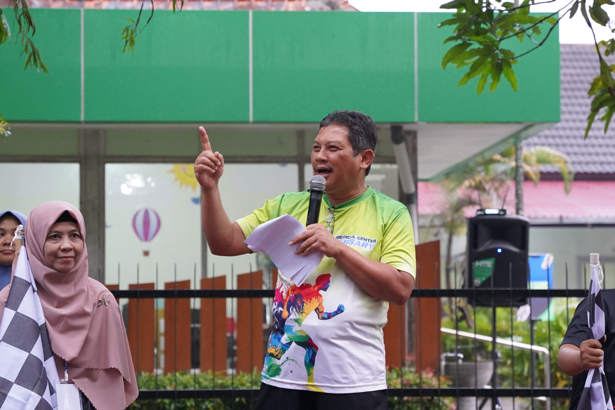 More than 500 runners joined the GMC Runniversary at UGM, which was attended by the President Director of BPJS Kesehatan, promoting healthy lifestyles.