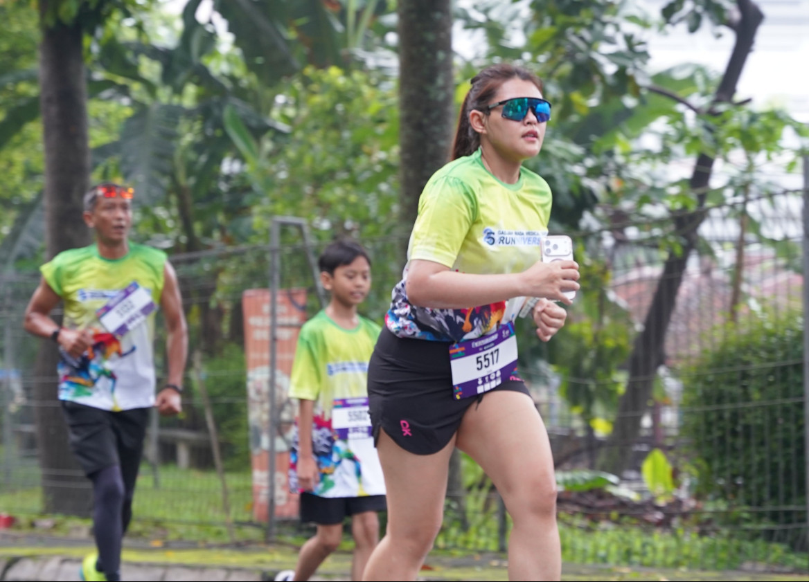 More than 500 runners joined the GMC Runniversary at UGM, which was attended by the President Director of BPJS Kesehatan, promoting healthy lifestyles.