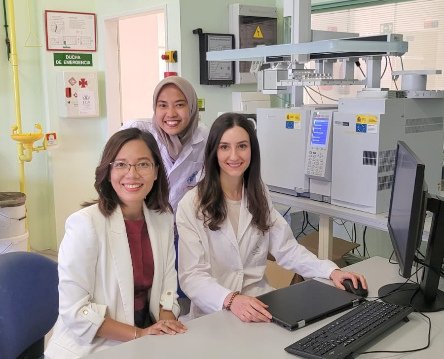 A UGM lecturer has developed a rapid, eco-friendly tool for detecting food safety and authenticity, earning international recognition through the Hitachi Award.