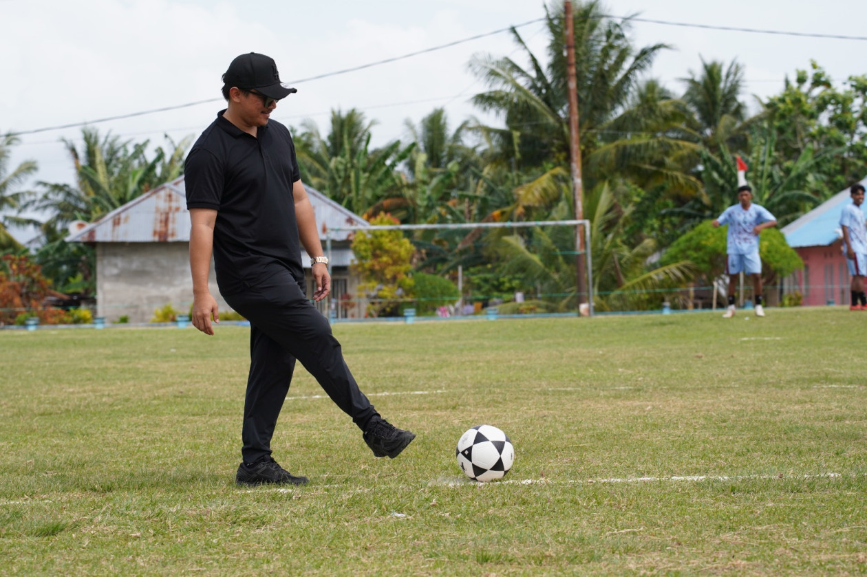 UGM’s KKN-PPM Kita Morotai team organized Sepak Bola Rao 2026 to strengthen youth solidarity ahead of the Rao Rayo Festival in Morotai.