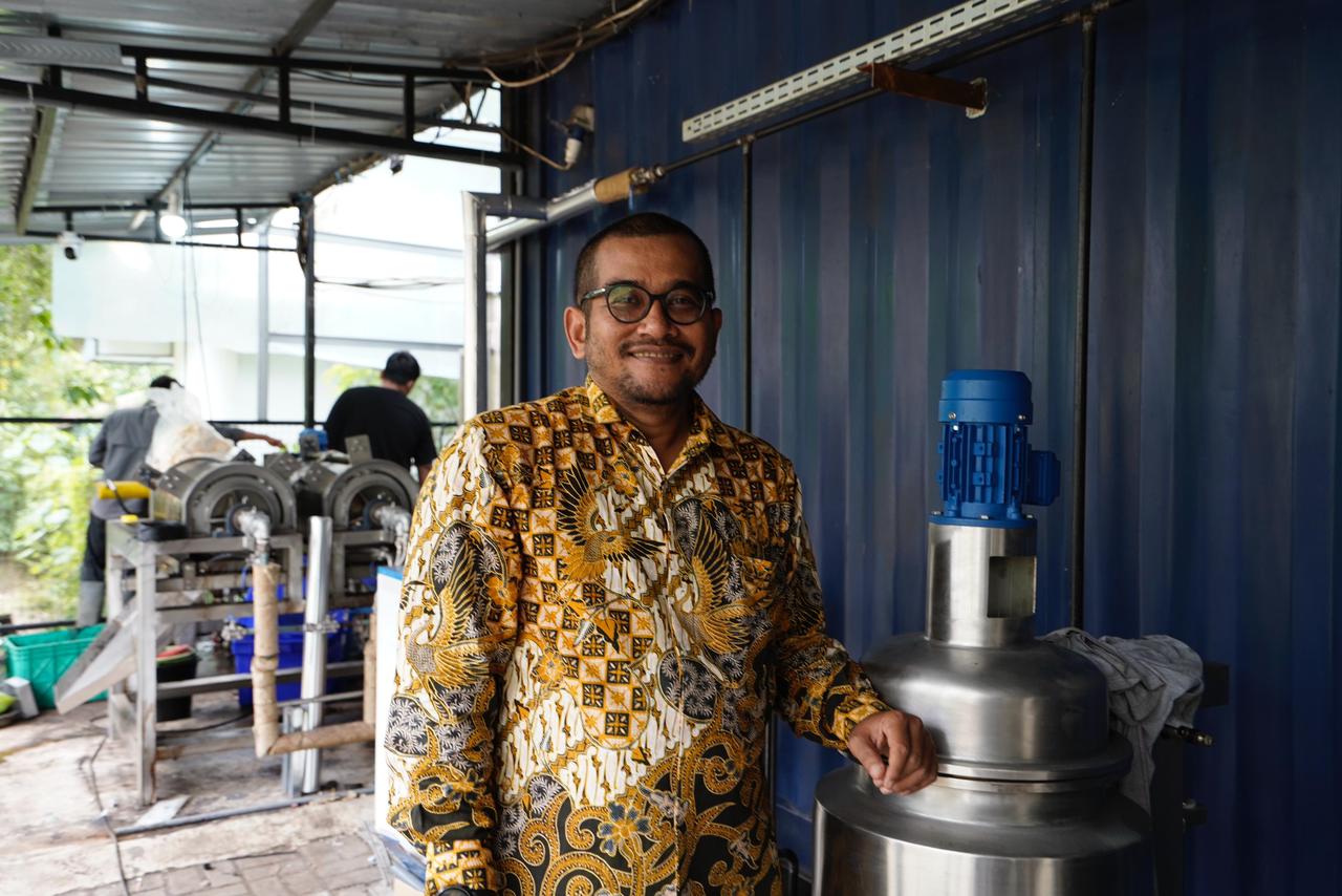 UGM researcher transforms geothermal silica into nanosilica to boost crop yields and support sustainable agriculture and green technology.