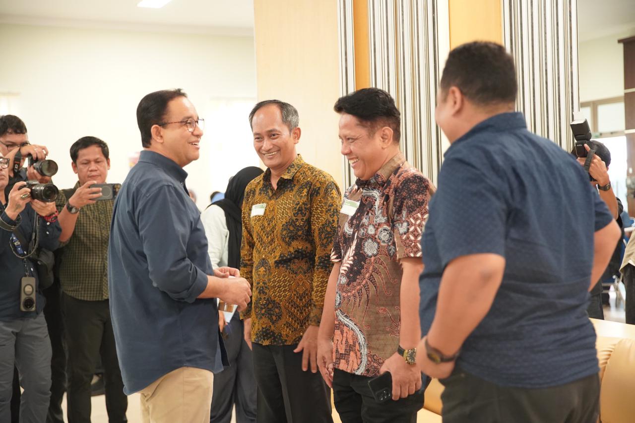 Anies Baswedan urges universities to sustain student movement regeneration through cross-generational reflection and commitment to democracy.