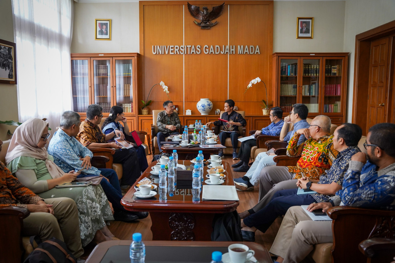 Vice Rector of UGM meets with President Director of Hitachi Asia Indonesia to strengthen research partnership.