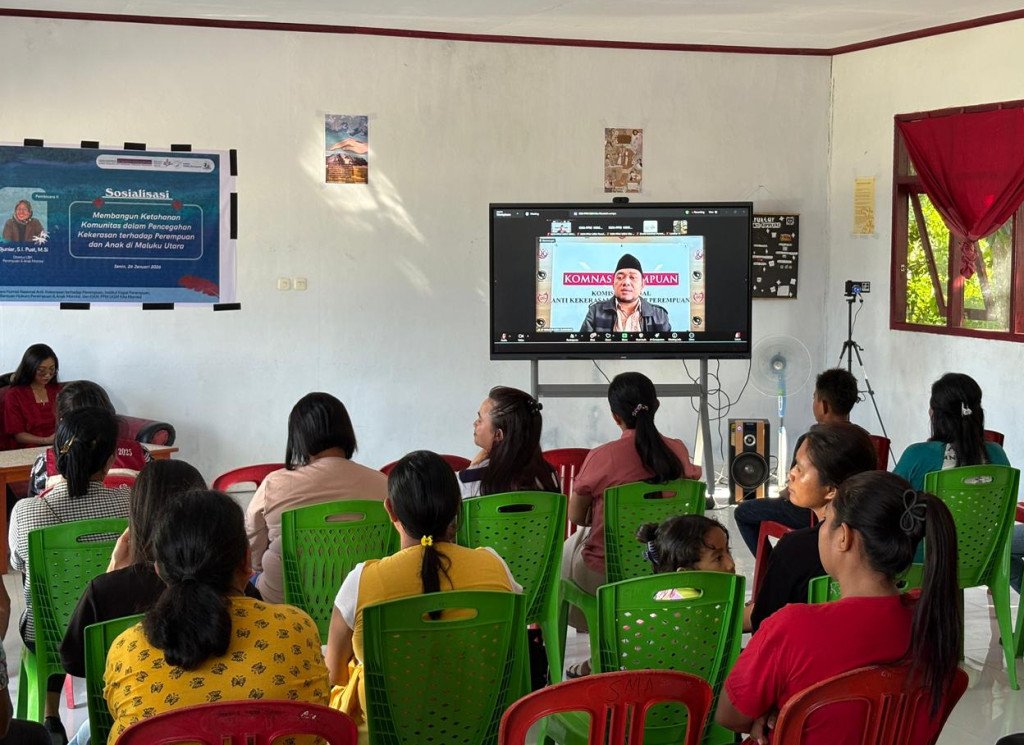 UGM KKN students collaborate with Komnas Perempuan to raise awareness of gender-based violence among women in Morotai, North Maluku.