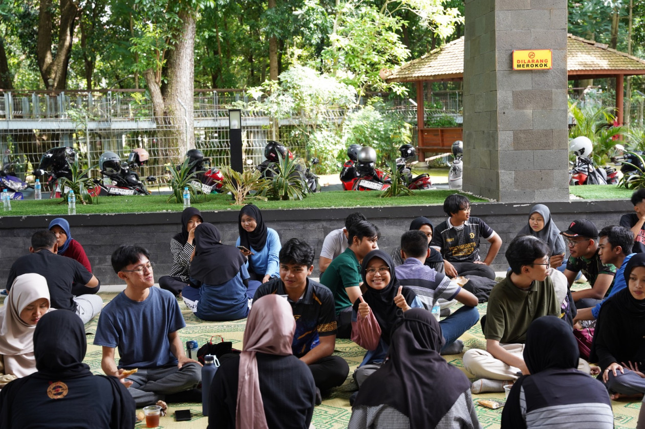 UGM Student Activity Unit members conduct a campus clean-up at Nusantara Sports Hall