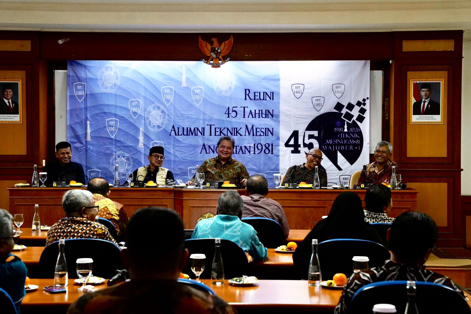 Coordinating Minister Airlangga Hartarto delivers a public lecture at the UGM Faculty of Engineering