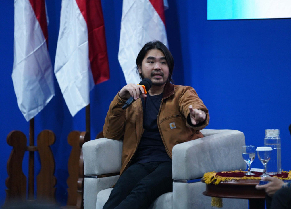 Dr. Bagus Mulyadi delivers a talk at FEB UGM on impactful higher education research.