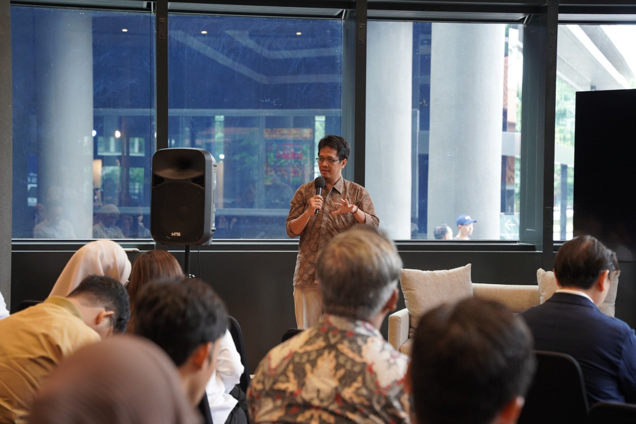 Meeting between UGM, NVIDIA, and Indosat Ooredoo Hutchison on AI research partnership.