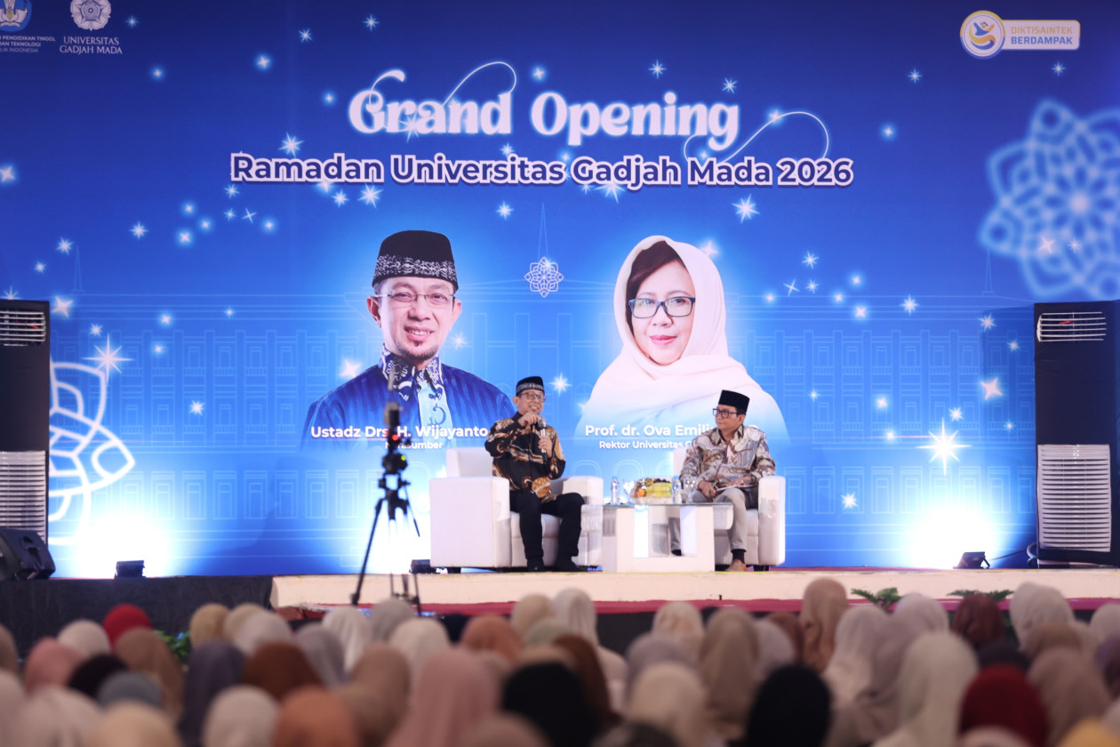 Ustaz Wijayanto delivers a Ramadan oration at Grha Sabha Pramana, UGM.