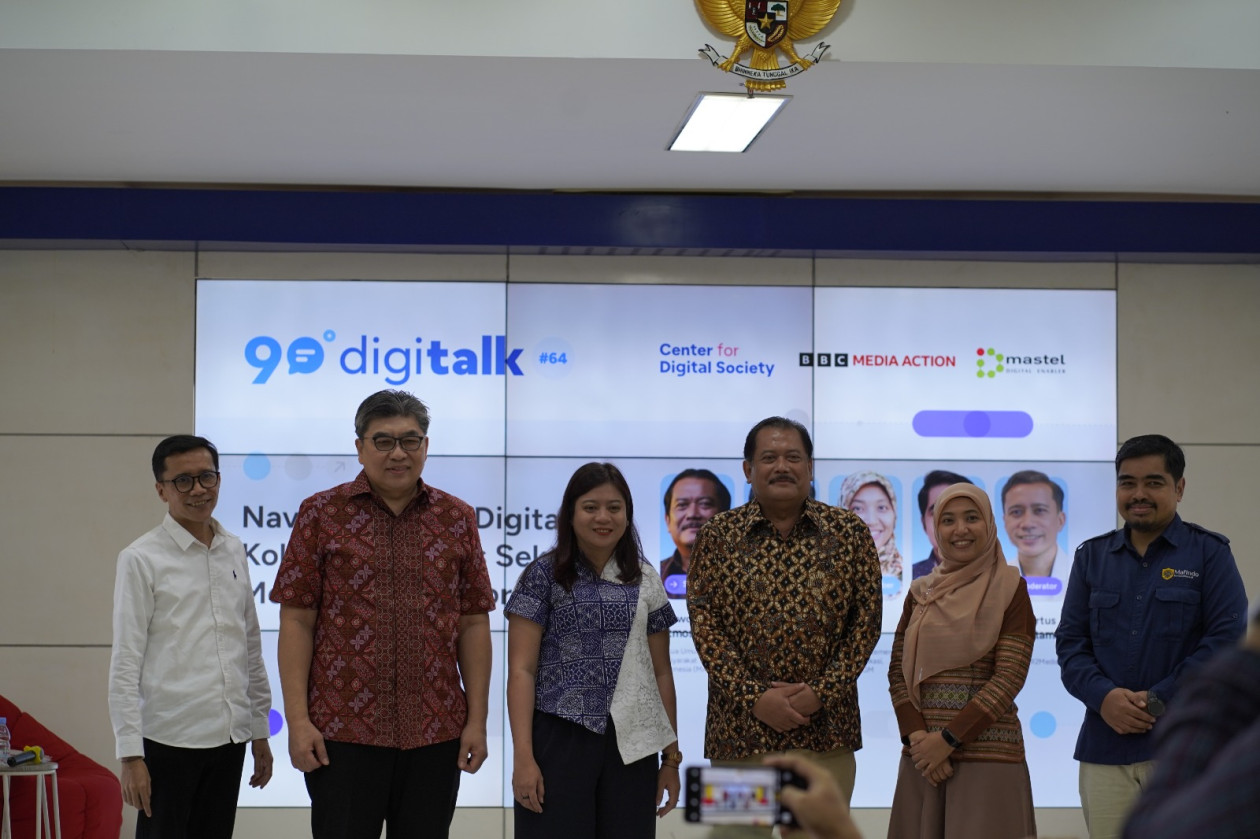 Speakers at DigiTalk #64 discuss AI-driven disinformation and cross-sector collaboration at UGM forum on digital governance in Indonesia.