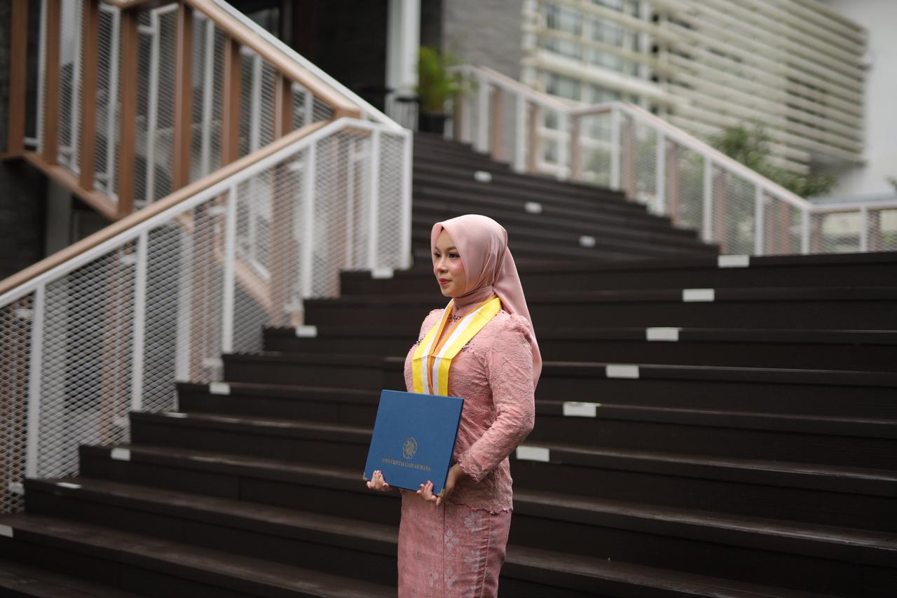 Graduation moment of Tiara at UGM’s Grha Sabha Pramana hall.