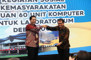 Symbolic handover of LPS scholarships to third-cohort student recipients in 2026.
