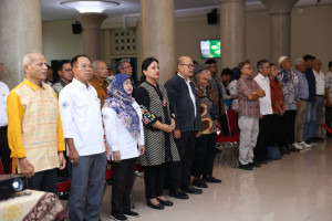 UGM professors delivering a statement on the Indonesia–US ART agreement at Balairung UGM
