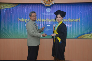 UGM psychology graduate Marlyn Ivana Trigita was recognized for finishing her degree in just over three years.