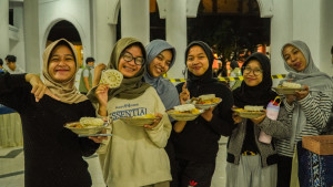 Students breaking their fast together at UGM Campus Mosque
