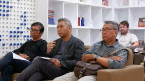 IIS UGM researchers discussing Indonesia’s foreign policy response to the US–Israel attacks on Iran.