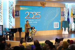 UGM Senate meeting marking the 80th anniversary of the Faculty of Medicine, Public Health, and Nursing.