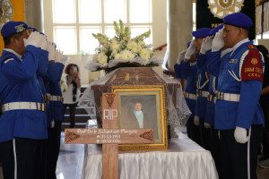 Final respects for Professor Sebastian Margino at the Balairung Hall of Universitas Gadjah Mada.