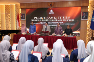 Inauguration ceremony of 33 new dietitians at the FK-KMK UGM Auditorium.