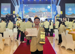 UGM student Alfath achieves academic excellence through determination, highlighting the success of vocational school graduates in higher education.