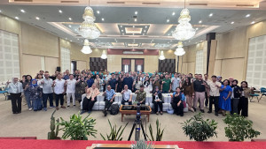 Speakers presenting at capital market governance seminar in UGM auditorium