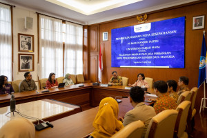 Signing ceremony between UGM and Bank Mandiri Taspen at UGM Central Office