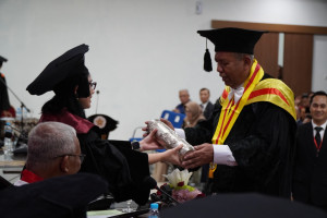 Supreme Court Justice Jupriyadi at doctoral promotion at UGM Faculty of Law