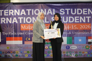 UGM students presenting smart sticker innovation at International Student Summit in Malaysia