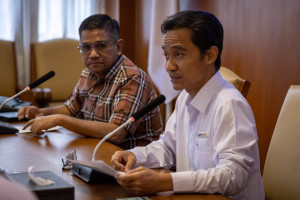 Representatives of UGM and Tanamal Phinisi Properti during MoU signing ceremony