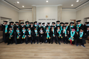 Professor Jaka Widada delivering his inaugural speech at UGM Senate Hall
