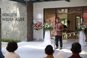 UGM Rector inaugurates Ndalem Widya Asih Senior Sharing Space