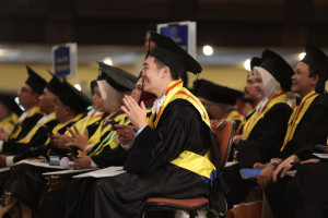 UGM Rector congratulates postgraduate graduates at Grha Sabha Pramana