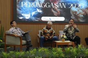 Speakers at UGM Faculty of Veterinary Medicine seminar on poultry industry outlook
