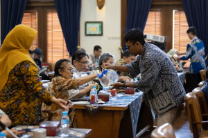 UGM Academic Senate plenary meeting appointing Board of Trustees members for 2026–2031 term