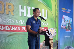 AHY speaks at tree-planting activity along Prambanan–Purwomartani toll road green corridor