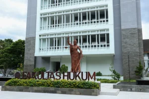 Exterior view of UGM Faculty of Law representing global academic achievement