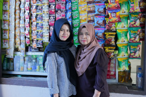 Consistent achievement and faith led a Balikpapan student to study economics at UGM with full tuition support.