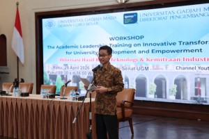 Dr. Danang Sri Hadmoko is giving his remarks 