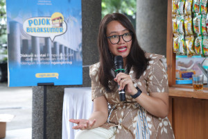 Discussion between speakers at Pojok Bulaksumur