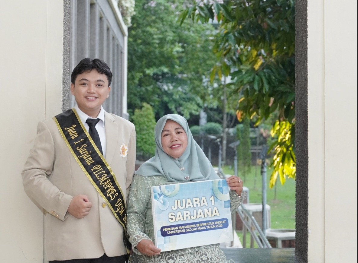 Kisah Deni, Anak Buruh Tani dan TKW Yordania jadi Mahasiswa Berprestasi UGM 