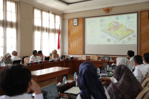 Meeting between UGM and Universitas Sriwijaya on digital transformation and integrated university systems.