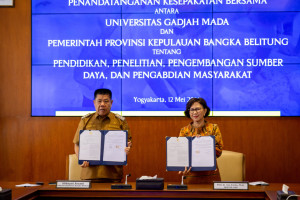 UGM Rector and Bangka Belitung Governor sign MoU on sustainable mining and industrial development at UGM.
