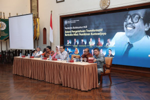Faculty members and participants attend a discussion on Islam as a paradigm for social transformation seminar in UGM Senate Hall.