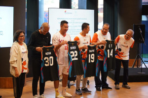 Jogja Run D-City participants gather at GIK UGM during the event celebration.