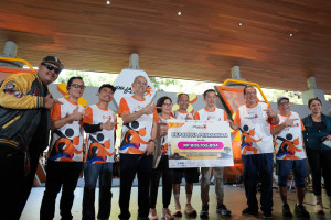Jogja Run D-City participants gather at GIK UGM during the event celebration.