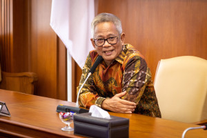 UGM Rector Prof. Ova Emilia and APN representatives discuss collaboration in sustainable farming and food security.