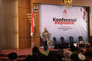 Speakers and attendees engage in discussions on civil society, democracy, and national development at UGM.