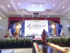 Dr. Rika Fatimah presenting the G2R Tetrapreneur ecosystem at the Wonosobo Economic Forum 2026.